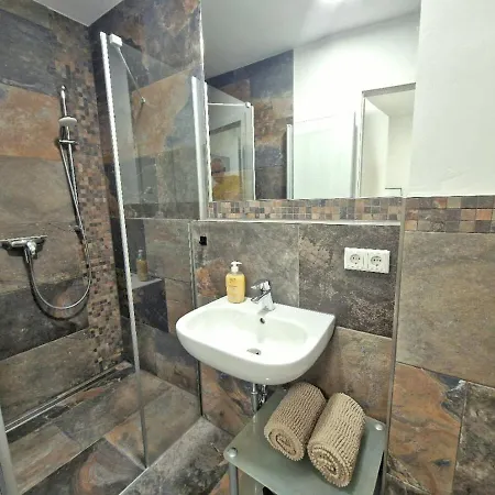 Happyside Travel & Work #2 O Wlan O 4 Einzelbetten *